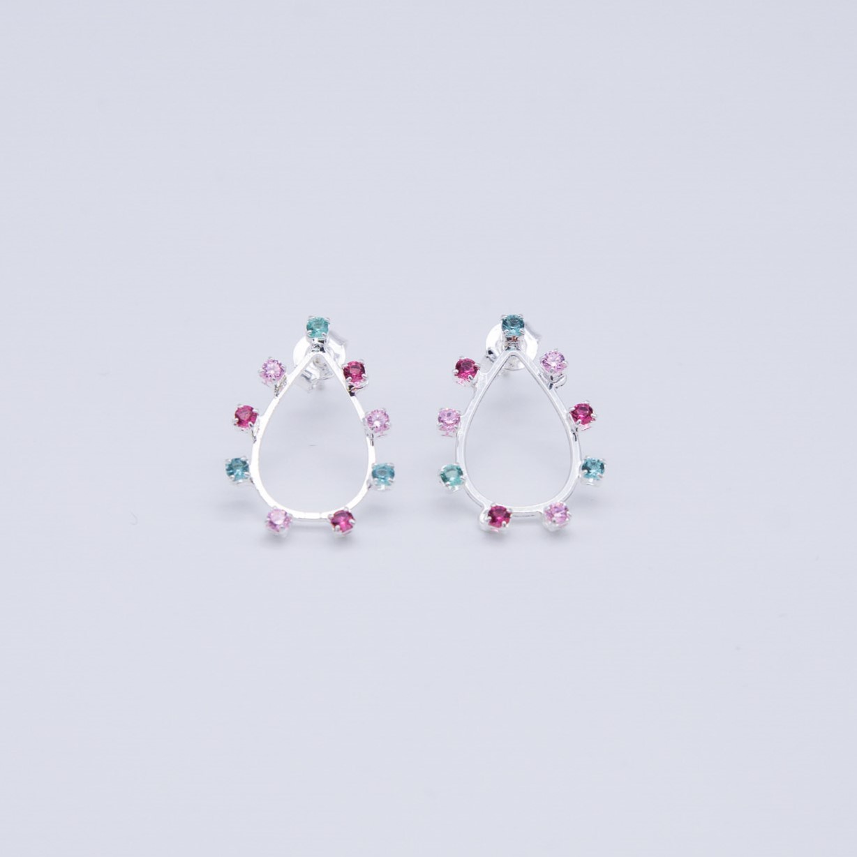 ORECCHINI A GOCCIA CON PIETRE COLORATE