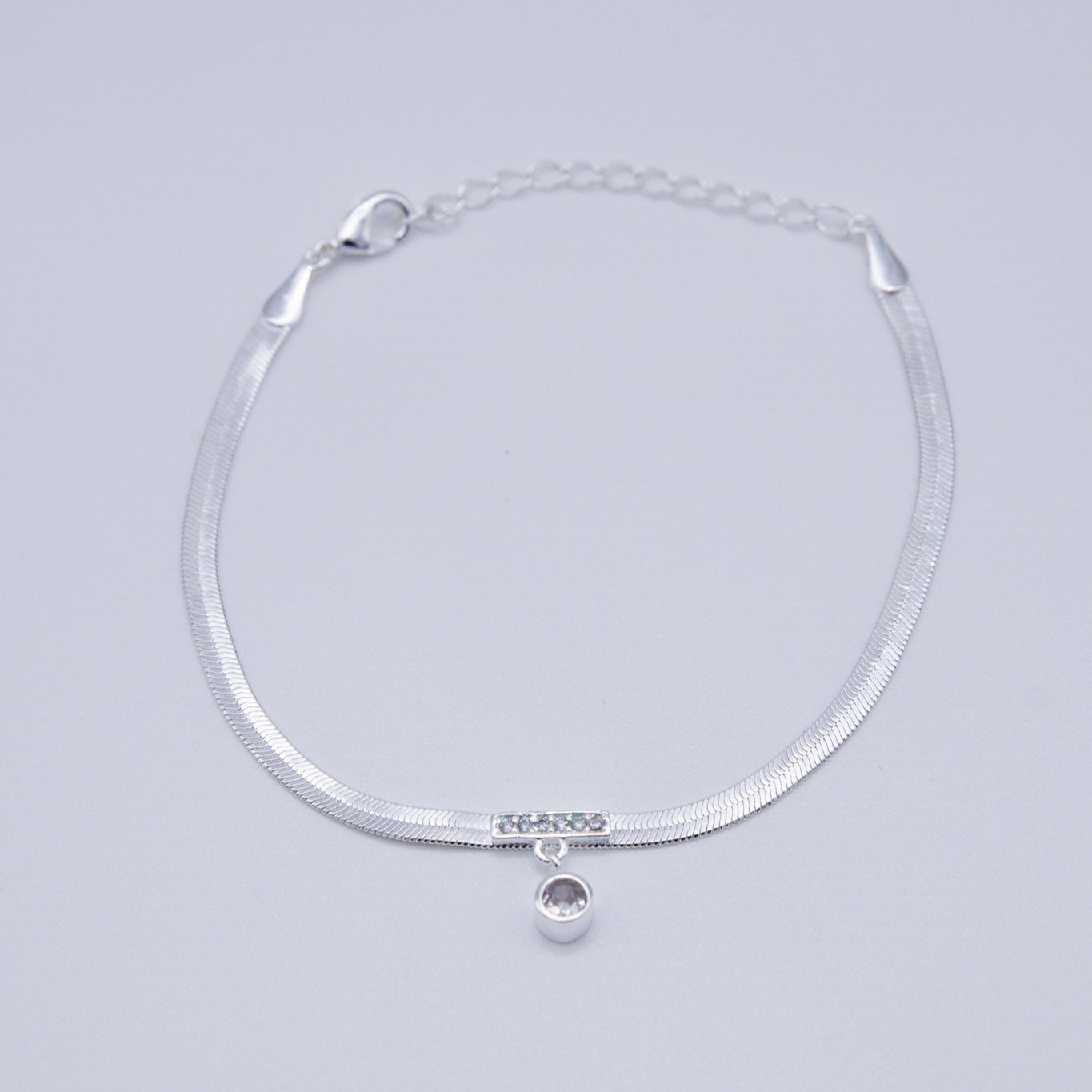 BRACCIALE A MAGLIA PIATTA CON PUNTO LUCE PENDENTE