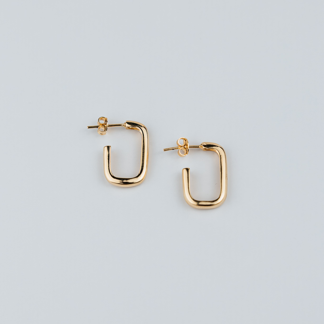 ORECCHINI A MEZZA ARGOLA RETTANGOLARI LISCI M