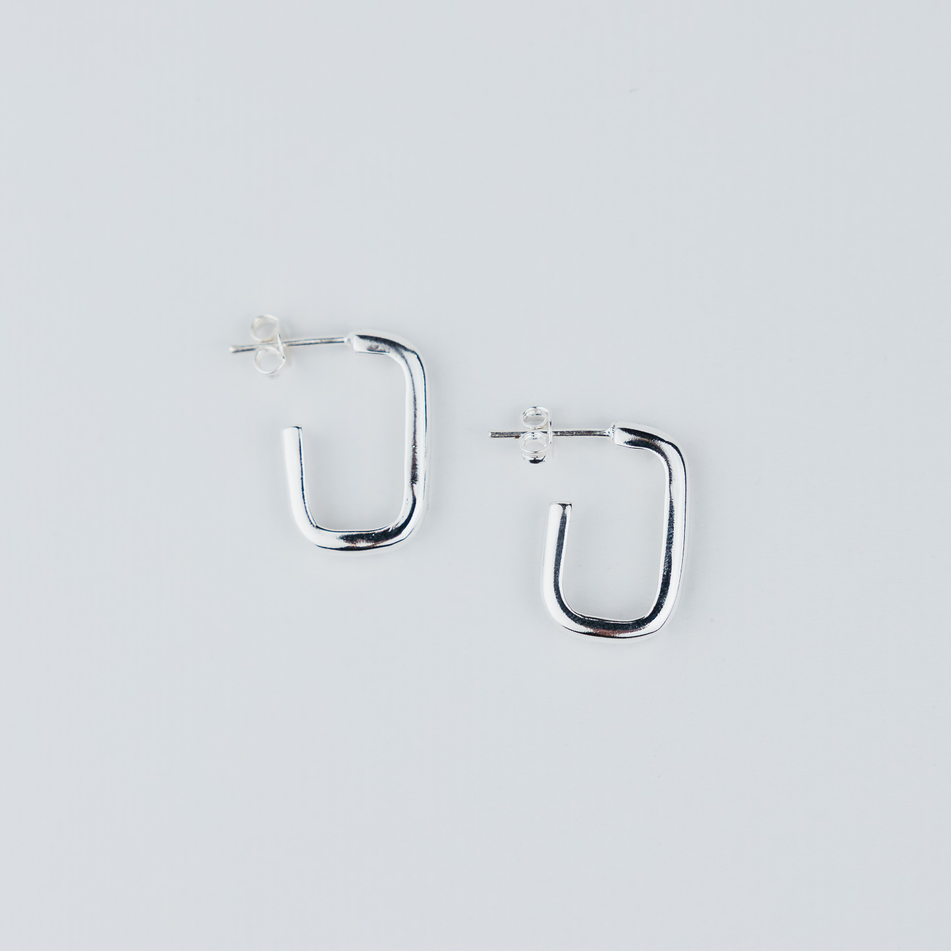 ORECCHINI A MEZZA ARGOLA RETTANGOLARI LISCI M