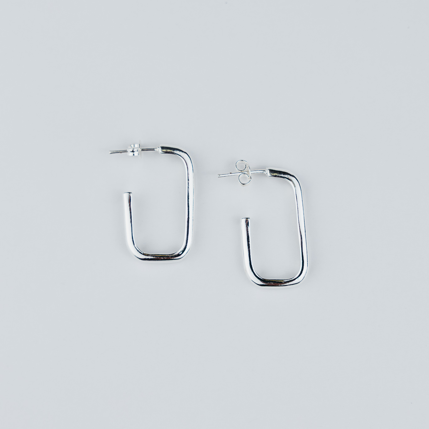 ORECCHINI A MEZZA ARGOLA RETTANGOLARI LISCI L