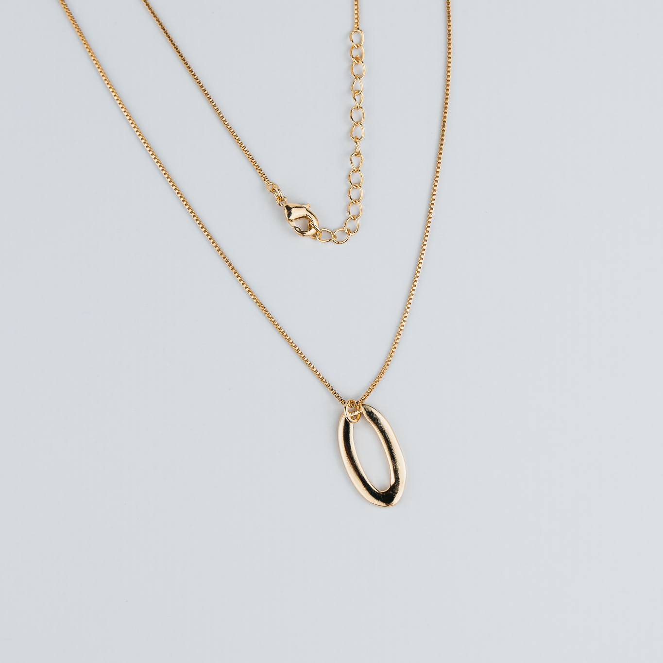 COLLANA CON PENDENTE OVALE S LISCIO