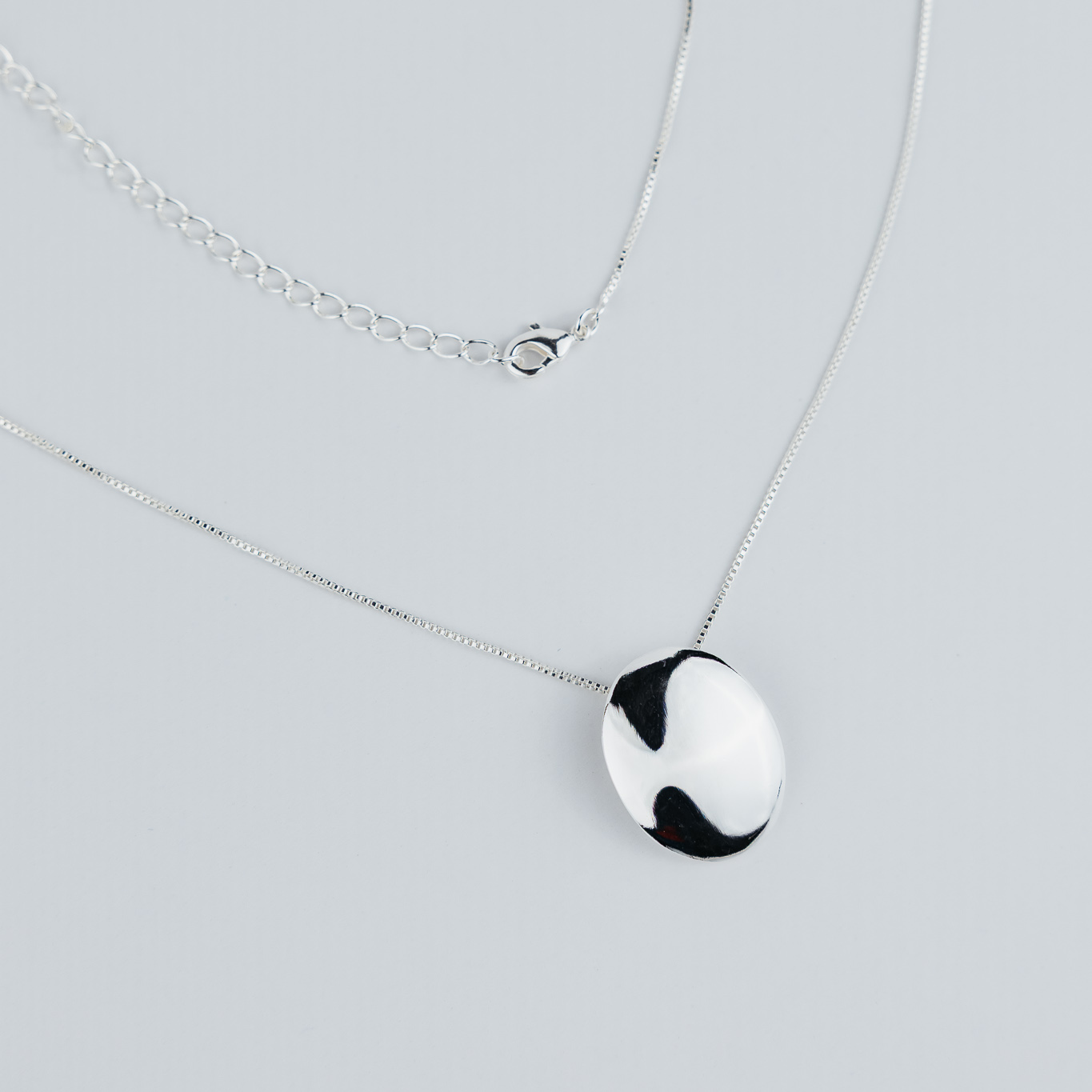 COLLANA CON PENDENTE ROTONDO LISCIO