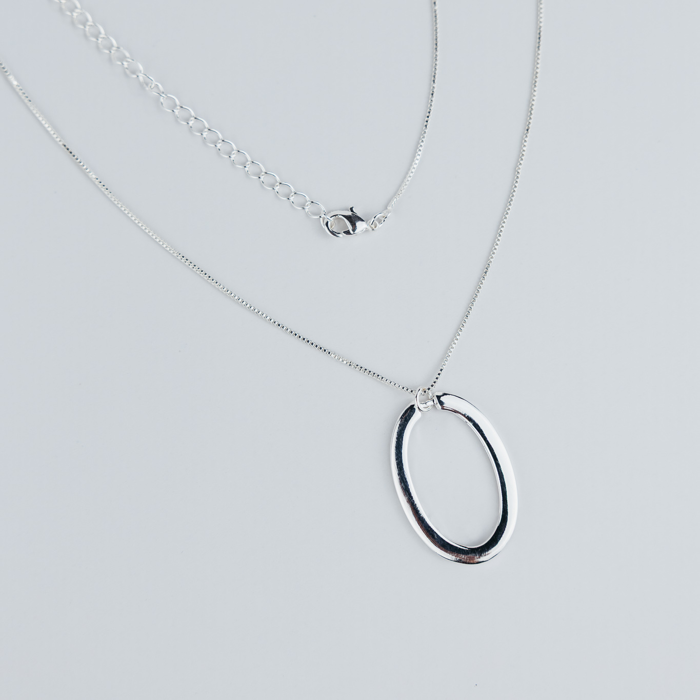 COLLANA CON PENDENTE OVALE L LISCIO