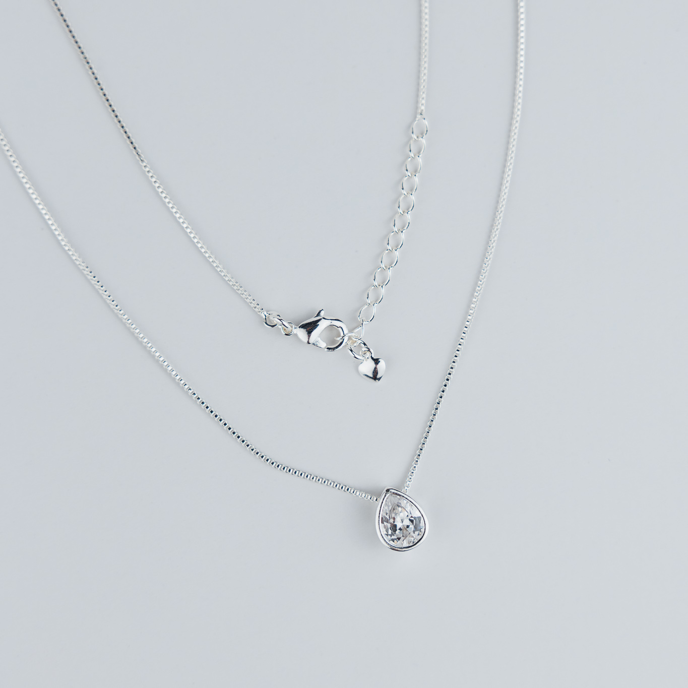 COLLANA A GOCCIA CON PUNTO LUCE