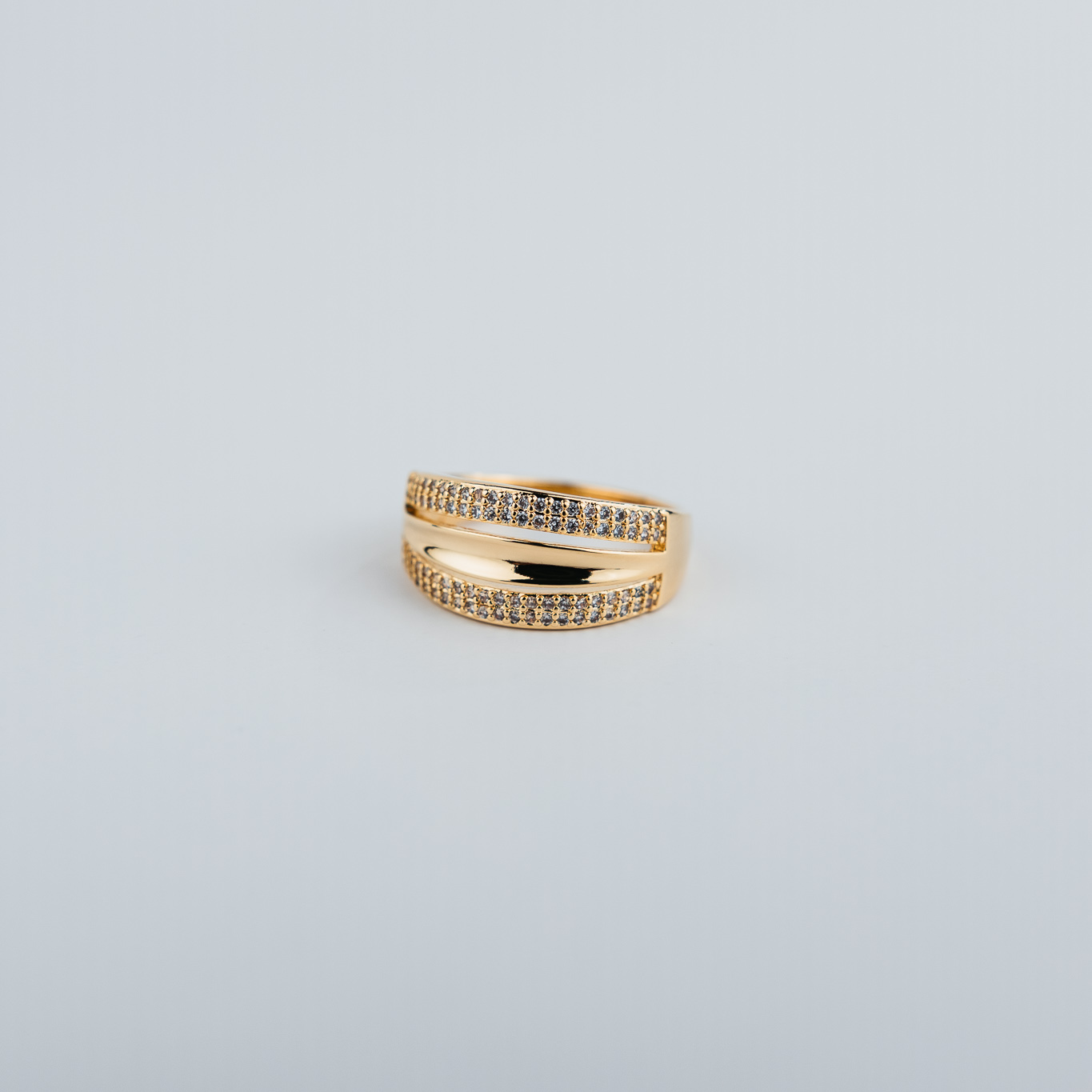 ANELLO A TRE FILI CON DUE CRIVELLATI