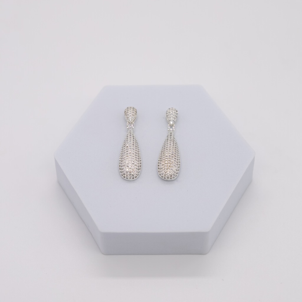 ORECCHINI A GOCCIA PENDENTE CON PAVÉ