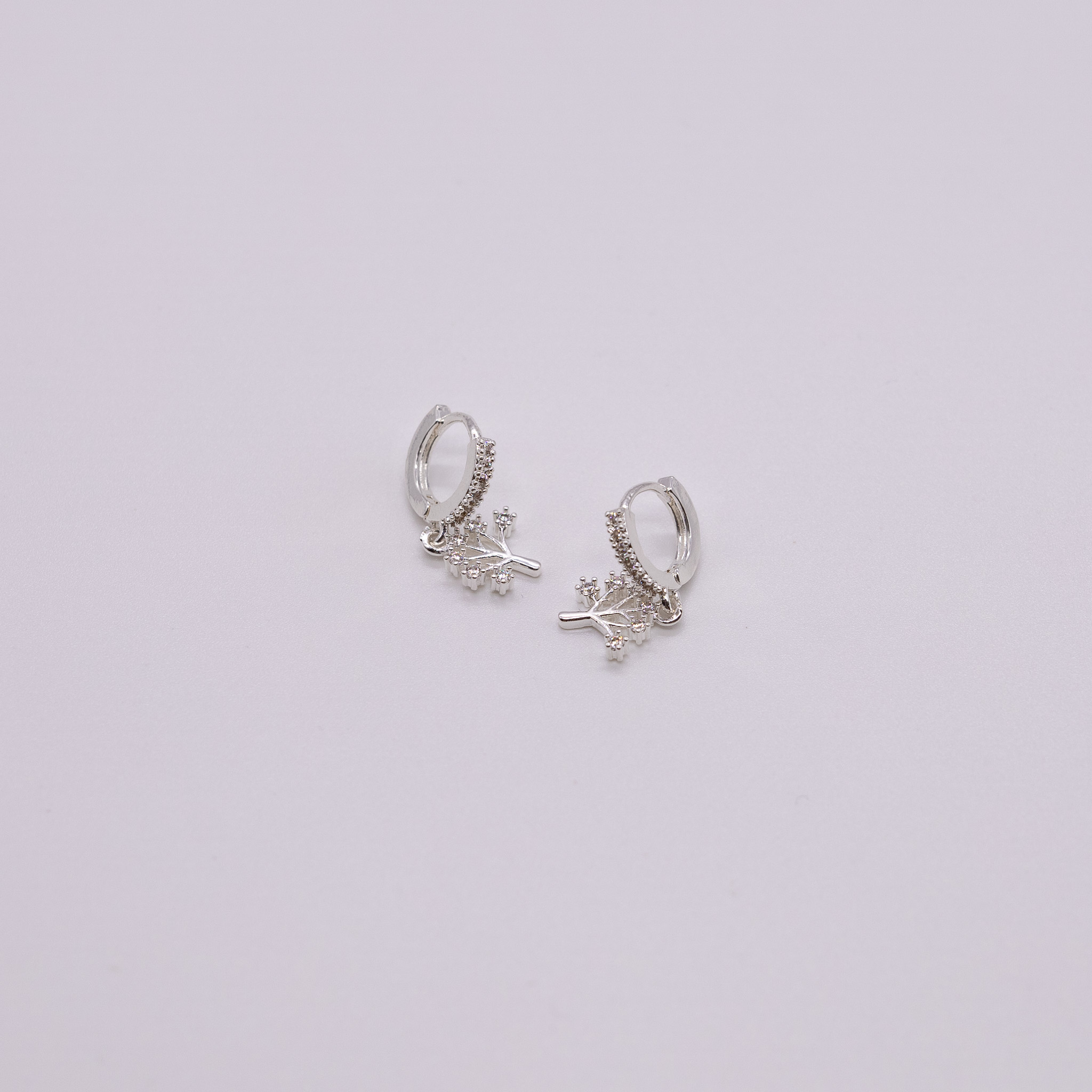 ORECCHINI A CERCHIO CON CIONDOLO ALBERO DELLA VITA