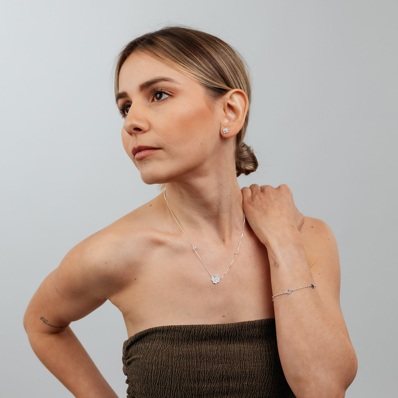COLLANA A TRIFOGLIO CON PIETRA DI ZIRCONIA - immagine 2